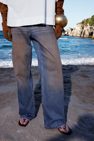 WIDE-LEG JEANS IN SAND-WASHED DENIM