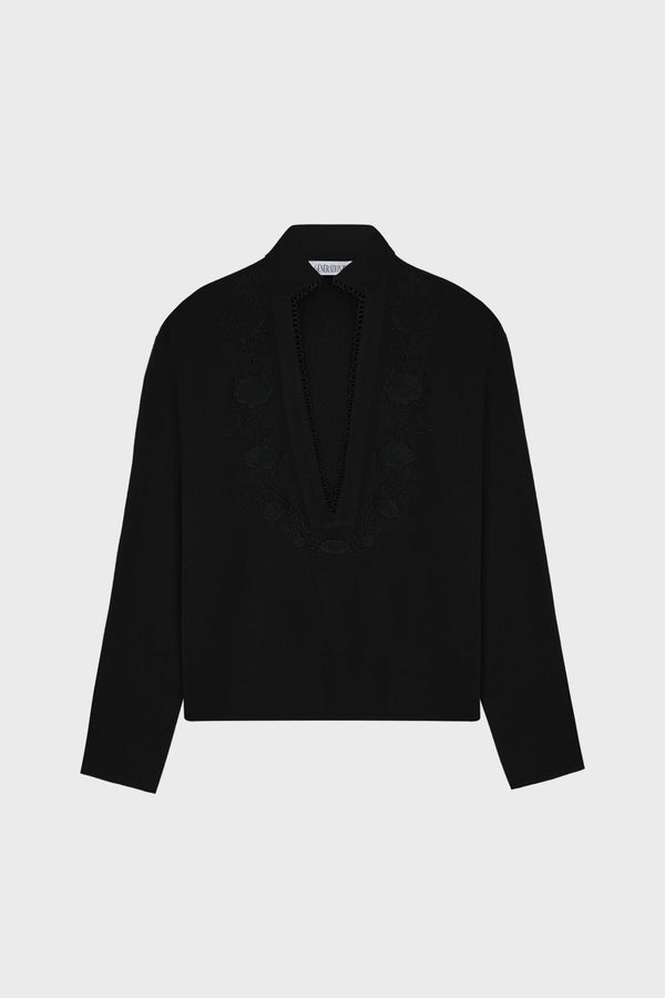 SEASHELL EMBROIDERED V-NECK SHIRT IN COTTON